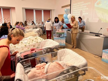 Круче, чем в Москве. Распаковка «коробки новорожденного», которую начали выдавать в Петербурге